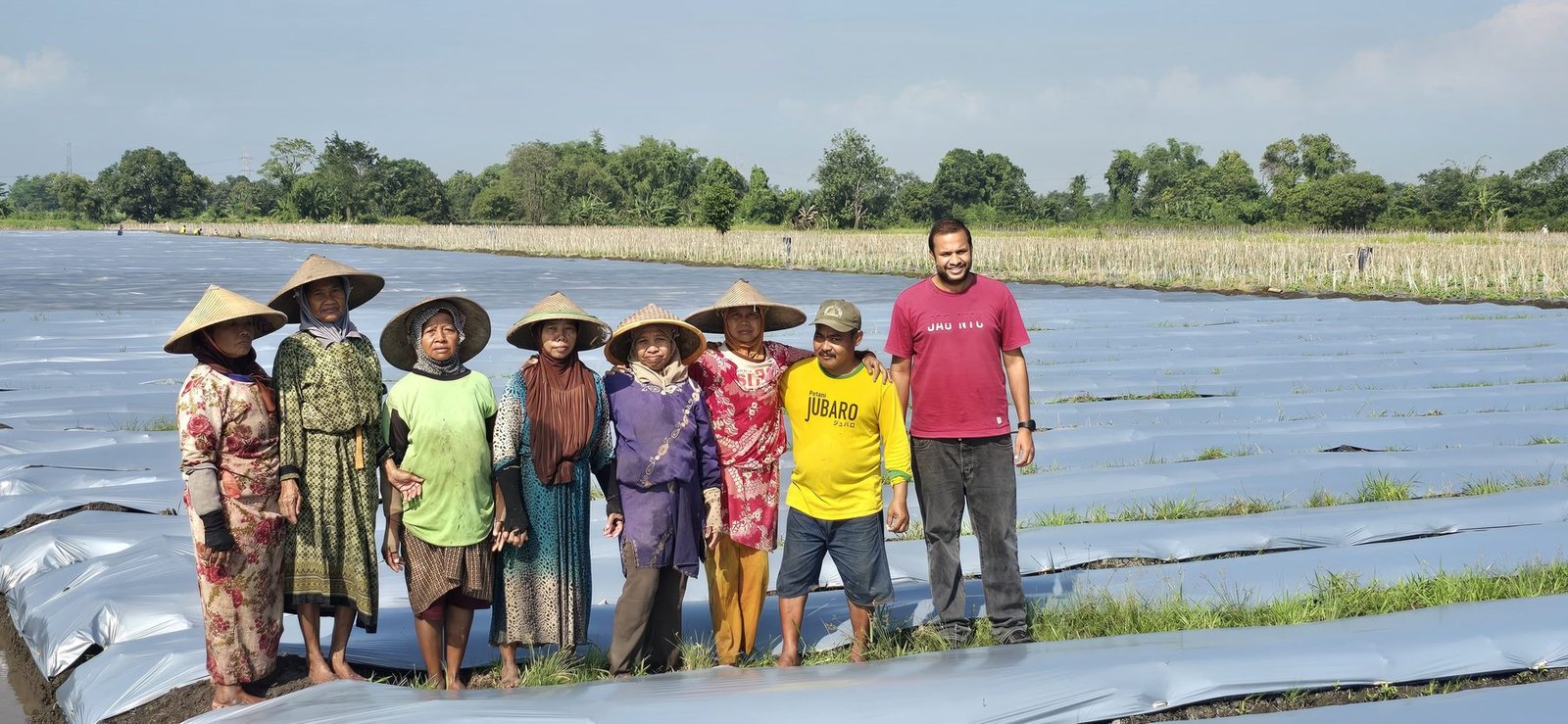 ANB AgroPlast with grower partners in the field
