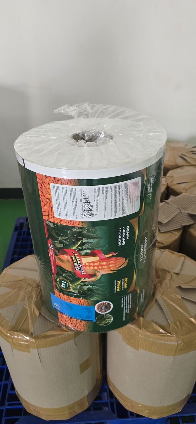 Custom-printed packaging film rolls